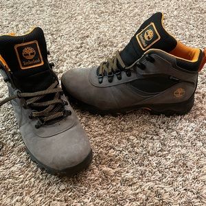 SOLD - Timberland hiking boots